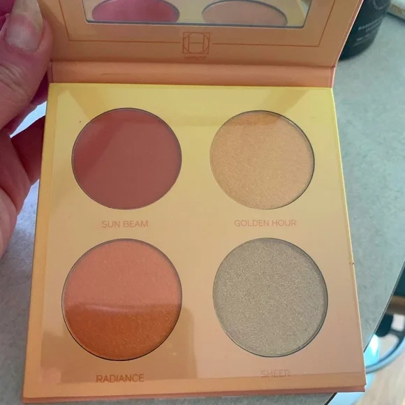 🔥2/$20 NWB Hipdot sun goddess palette - Picture 2 of 6